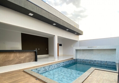 Casa a venda com Piscina próxima ao Lago Corumbá de Caldas Novas