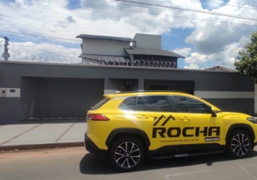 **🏡 Viva o Charme da Construção Colonial no Parque Real - Uma Residência Única e Imponente!